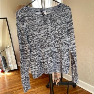 Women's Blue and White Sweater